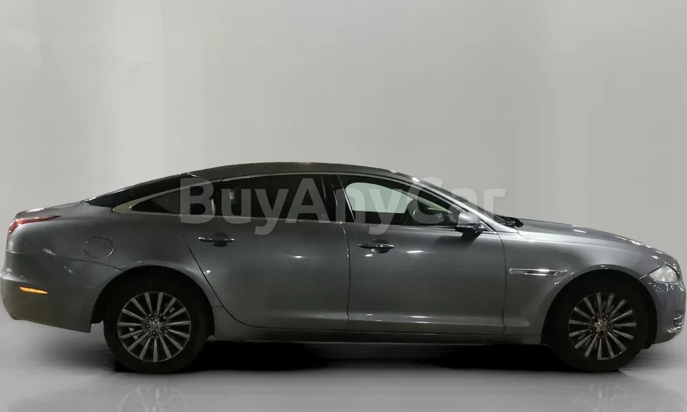 Vehicle photo 3
