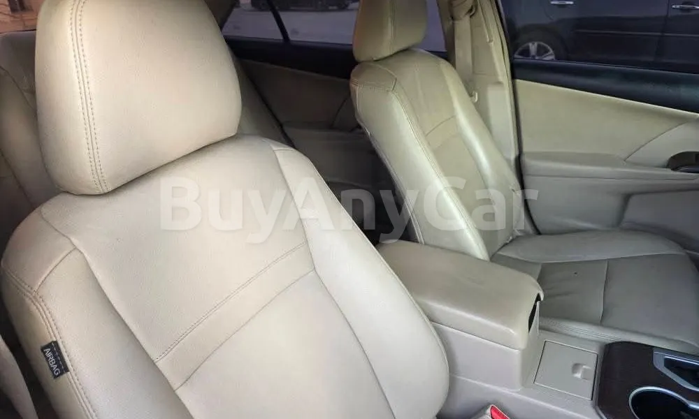 Vehicle photo 6