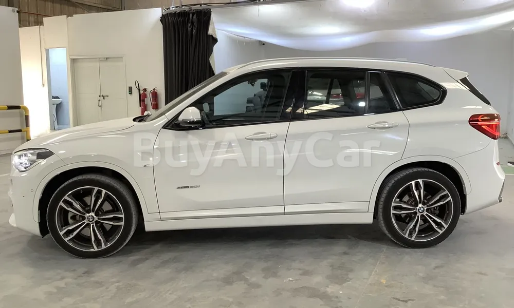 Vehicle photo 3
