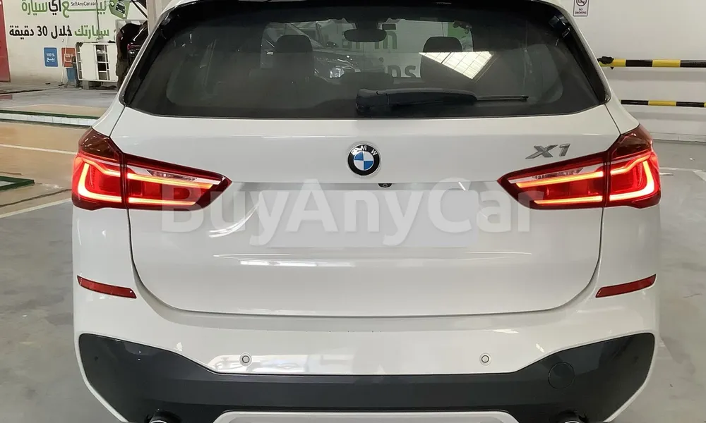 Vehicle photo 2
