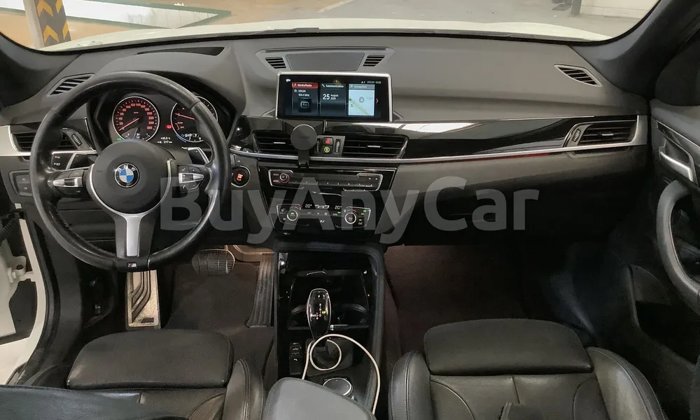 Vehicle photo 8