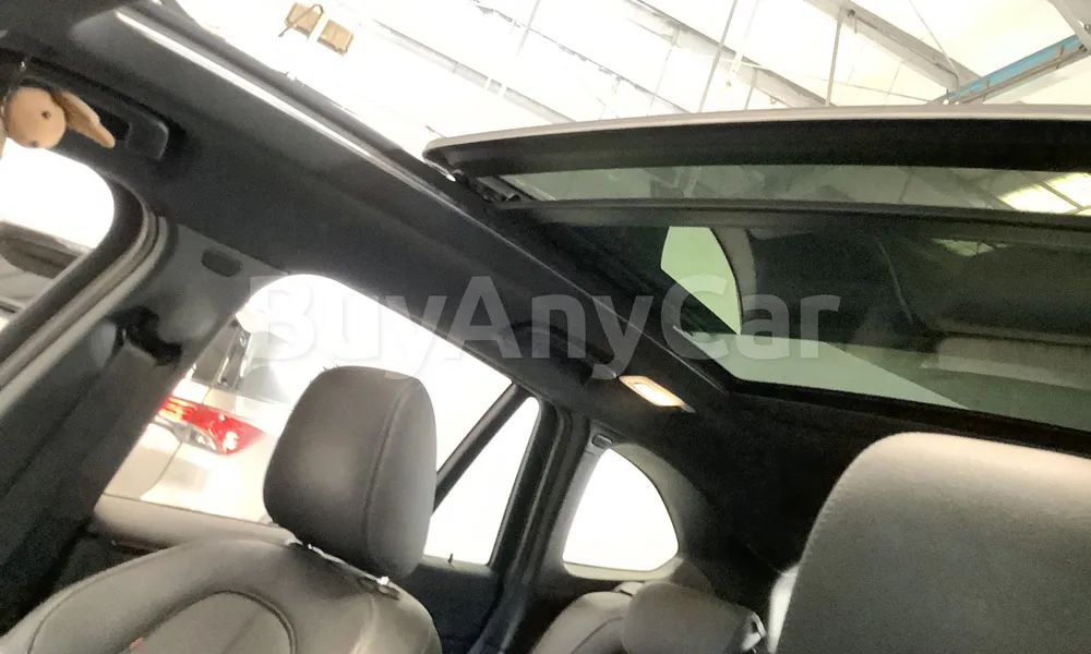 Vehicle photo 9