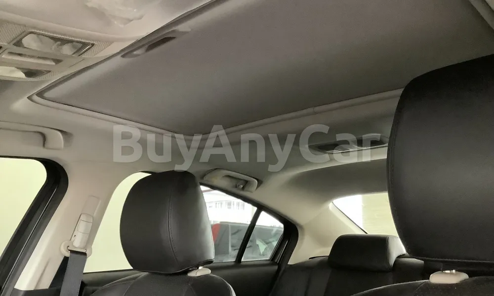 Vehicle photo 9