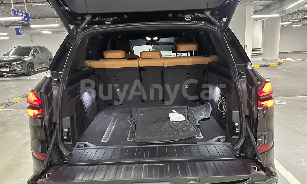 Vehicle photo 8