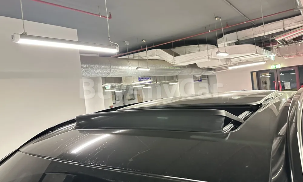 Vehicle photo 5