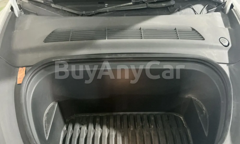 Vehicle photo 6