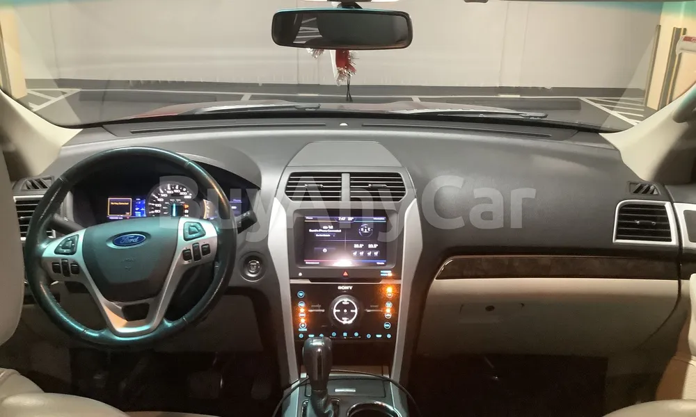 Vehicle photo 7