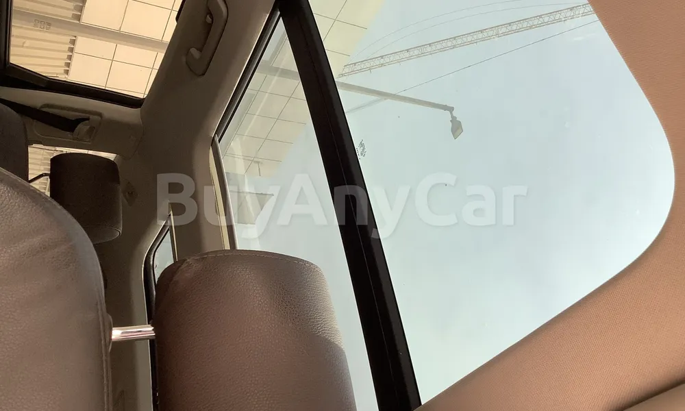 Vehicle photo 10
