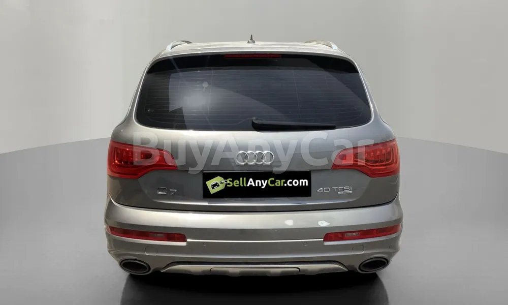 Vehicle photo 2