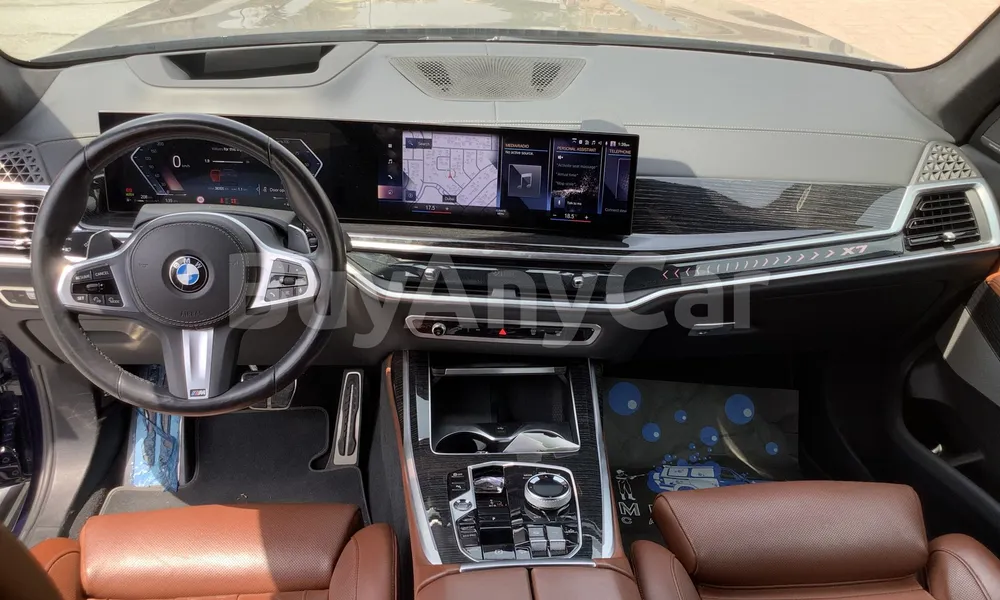 Vehicle photo 8