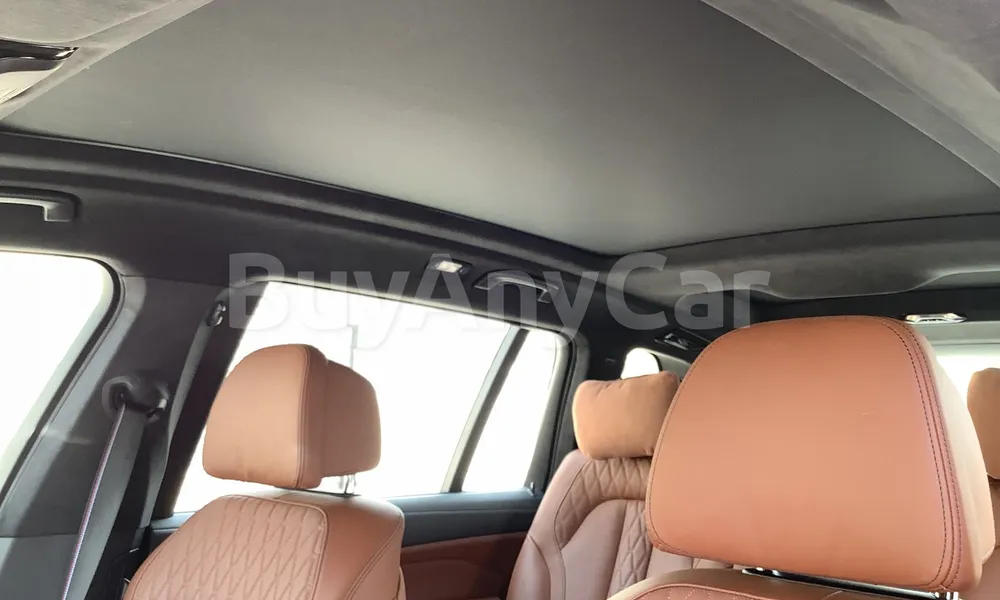 Vehicle photo 9