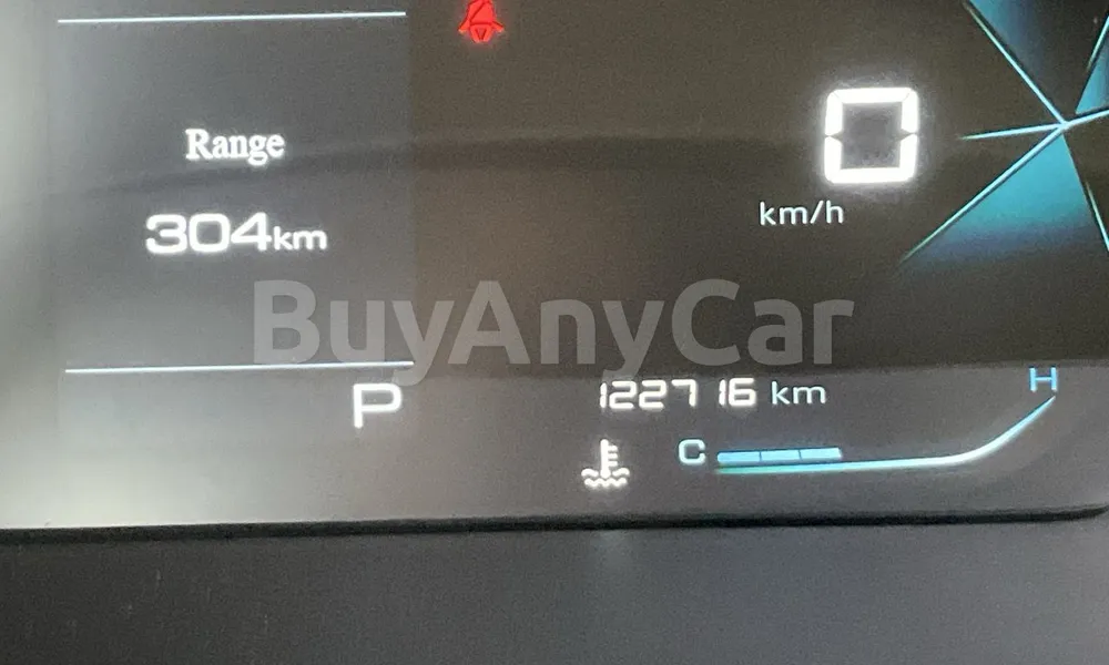 Vehicle photo 6