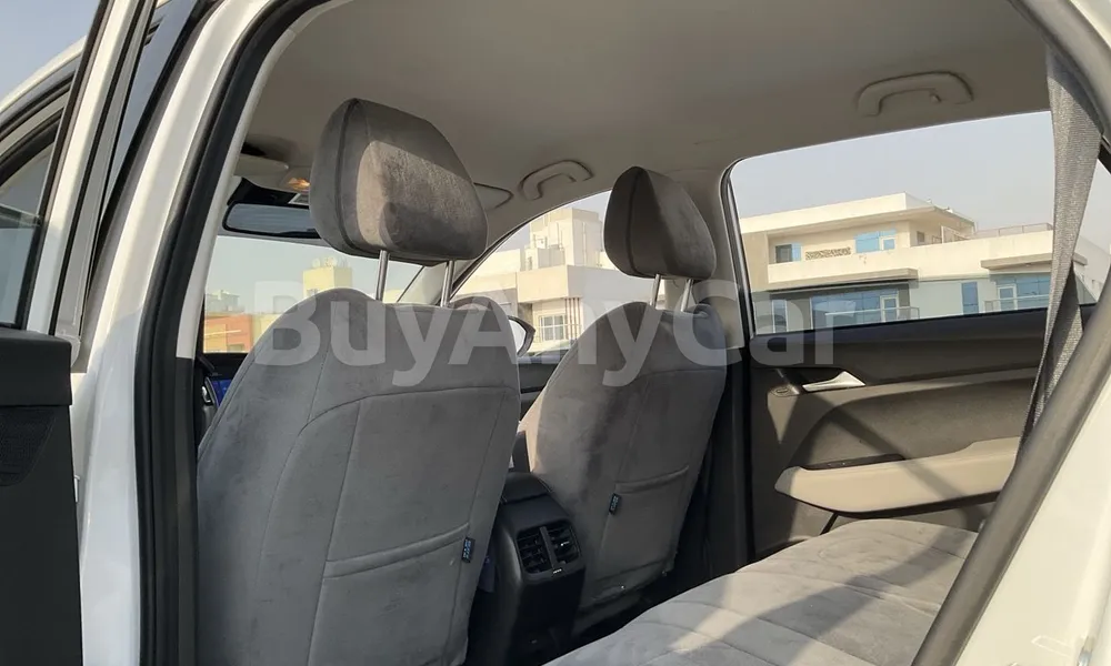 Vehicle photo 8