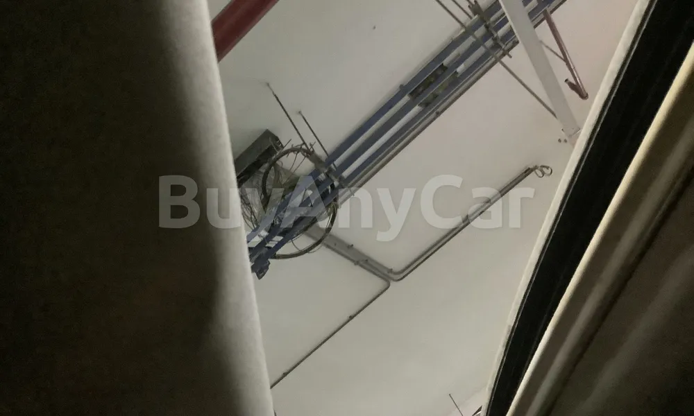 Vehicle photo 9