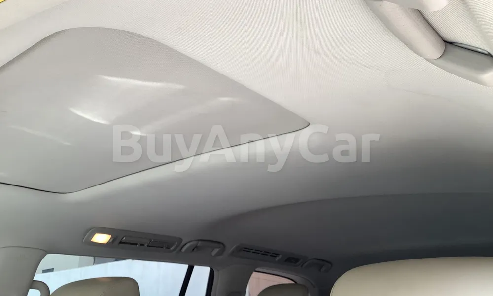 Vehicle photo 9