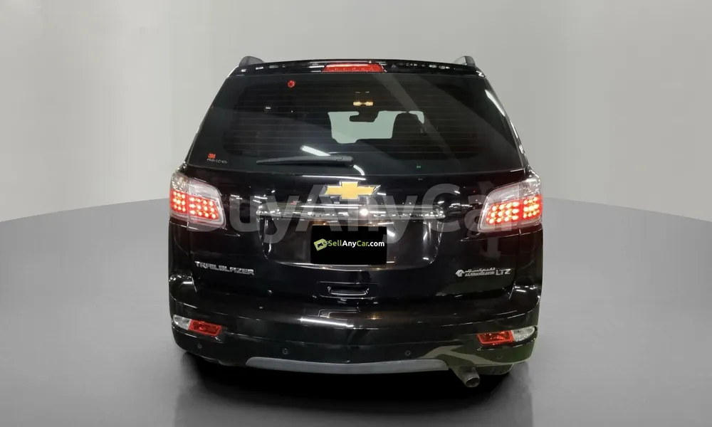 Vehicle photo 2