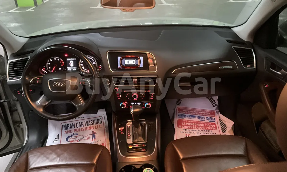 Vehicle photo 6