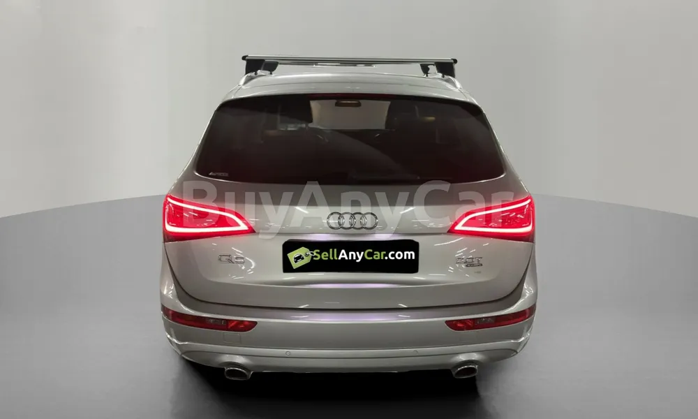 Vehicle photo 2