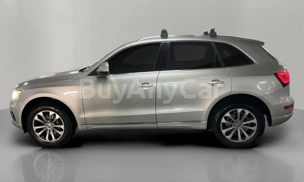Vehicle photo 4