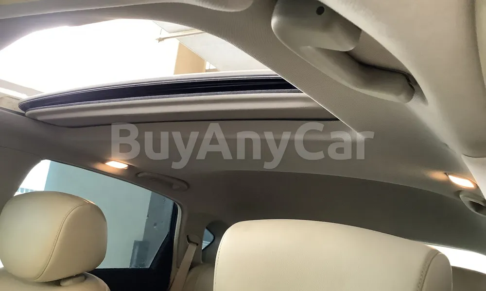 Vehicle photo 9