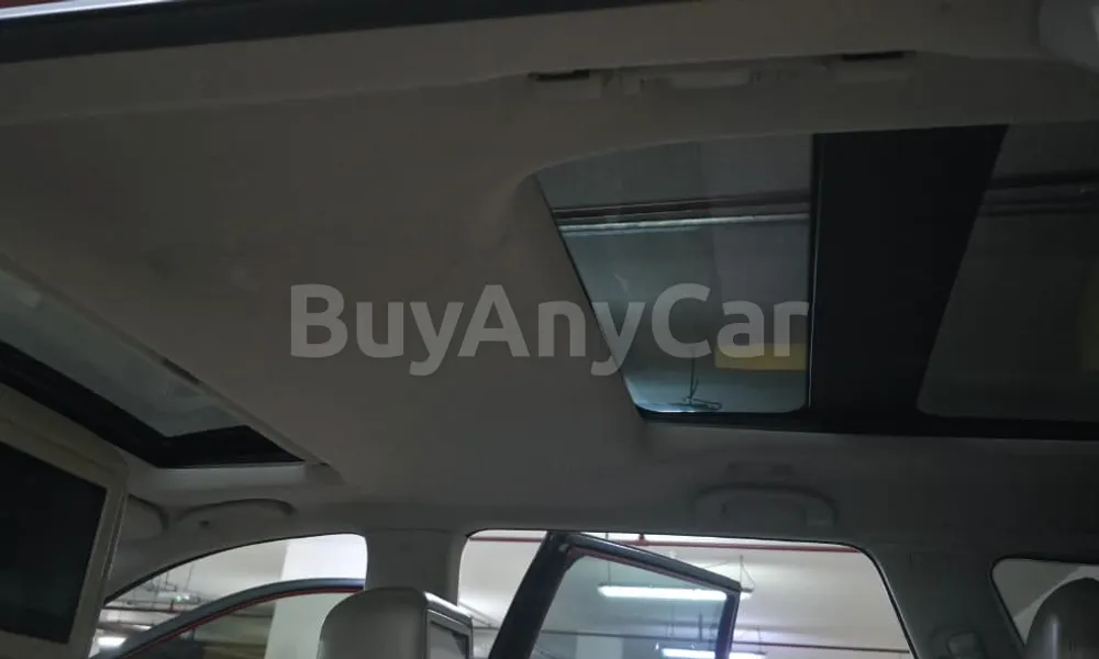 Vehicle photo 12