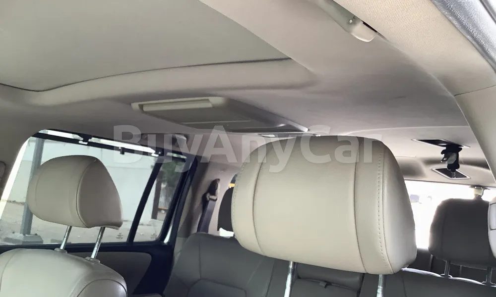 Vehicle photo 7