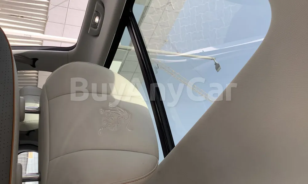 Vehicle photo 8
