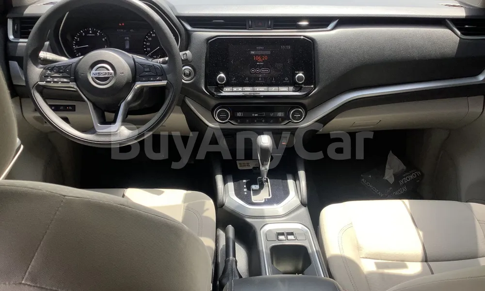 Vehicle photo 9