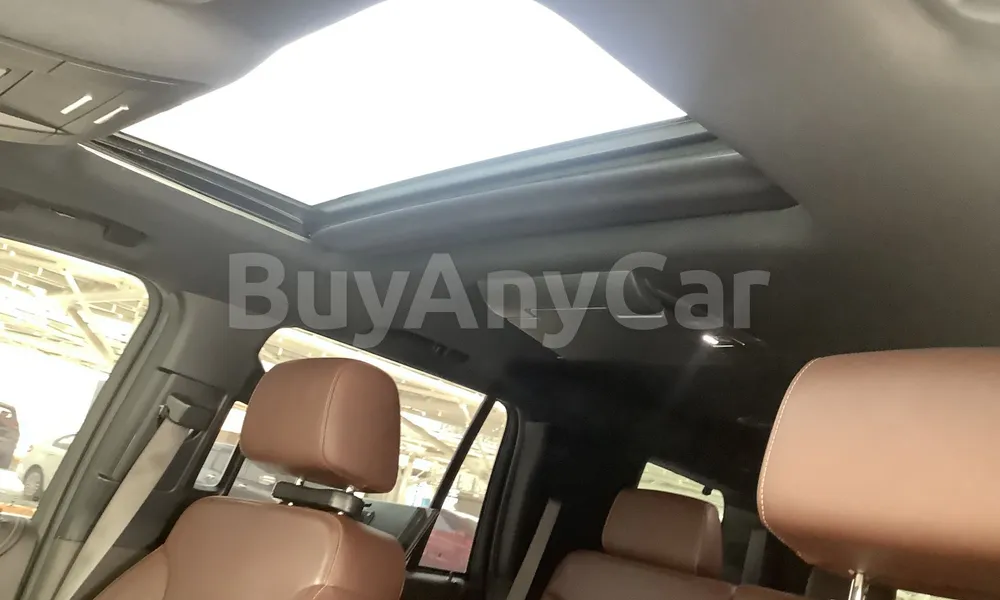 Vehicle photo 9