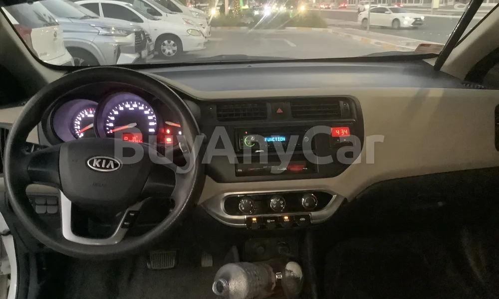 Vehicle photo 9