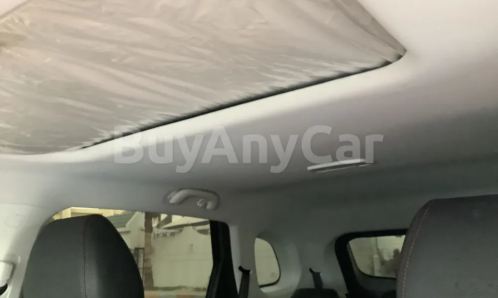 Vehicle photo 9