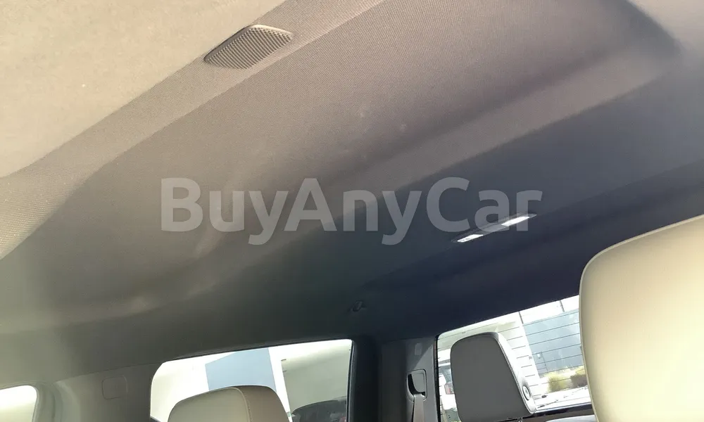 Vehicle photo 8