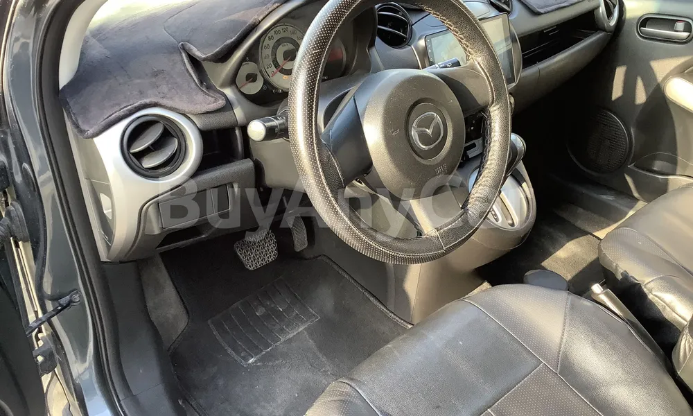 Vehicle photo 7