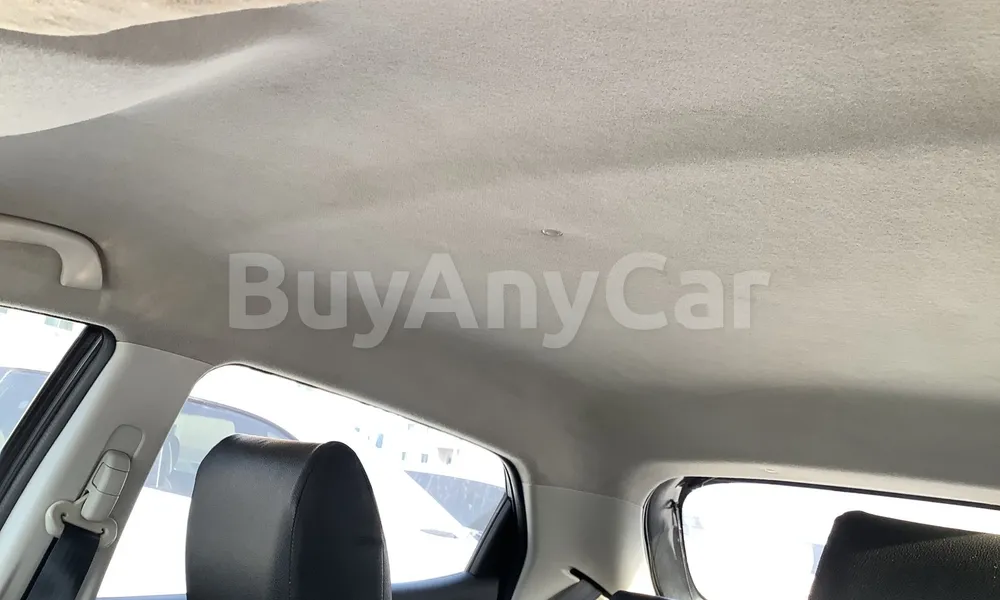 Vehicle photo 9
