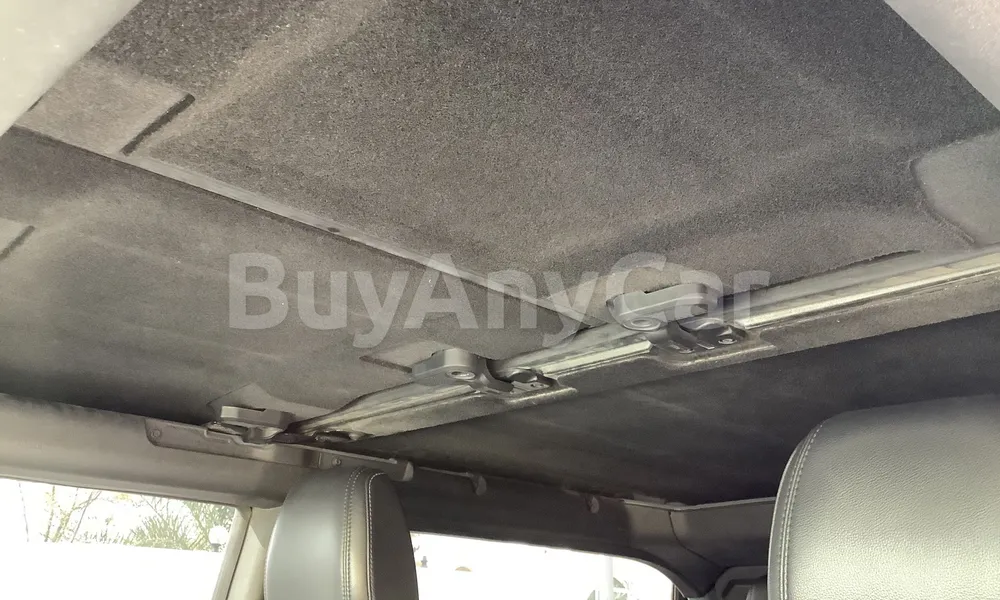 Vehicle photo 9
