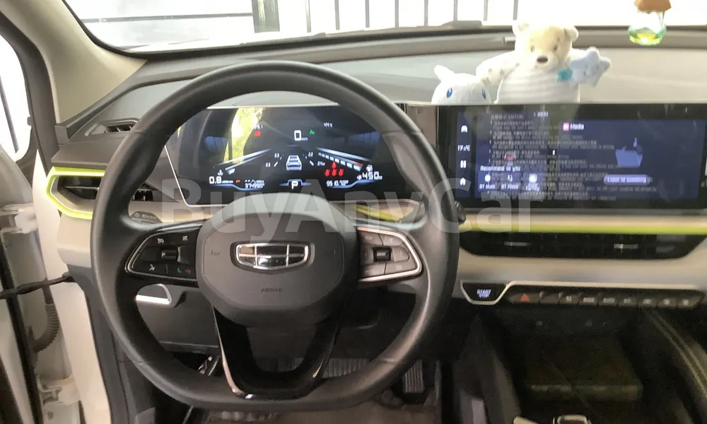 Vehicle photo 9