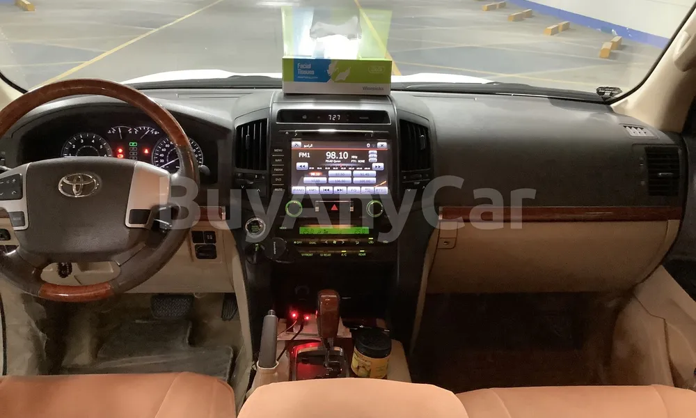 Vehicle photo 7