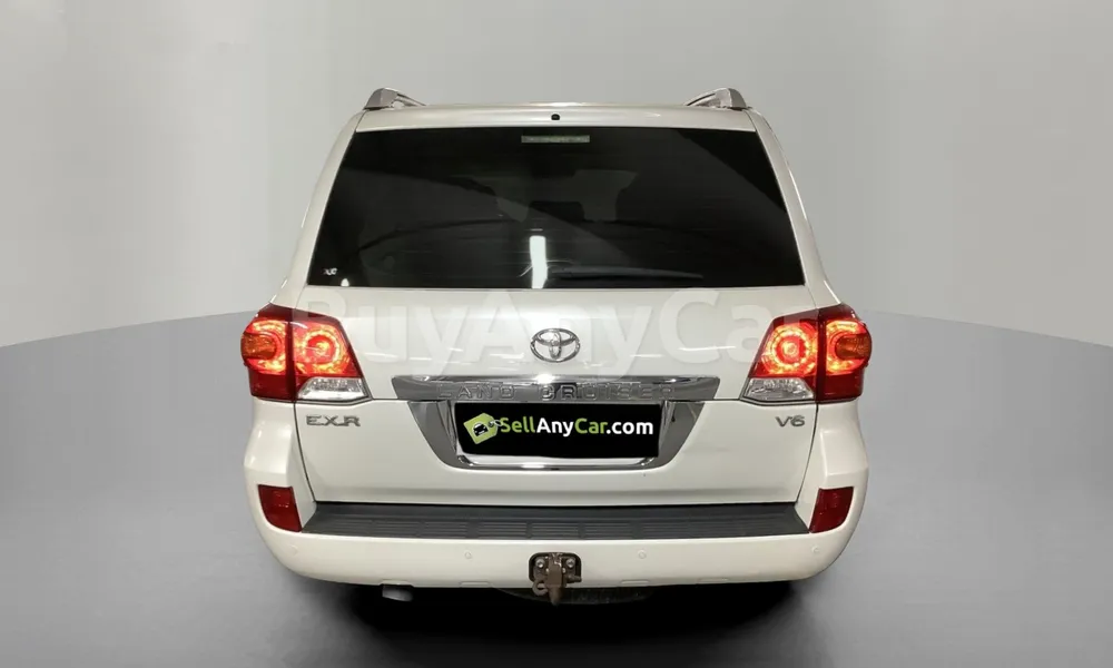 Vehicle photo 2