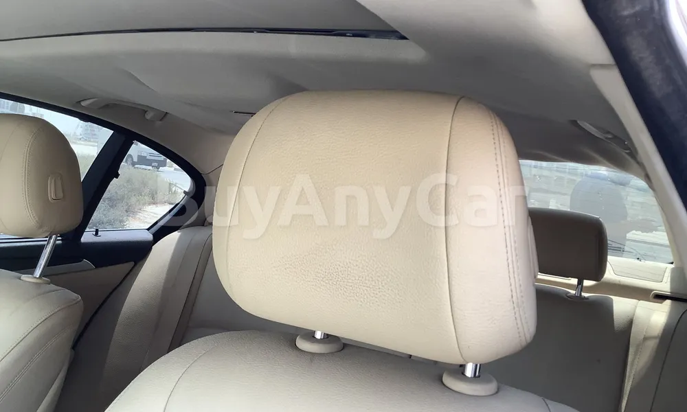 Vehicle photo 8
