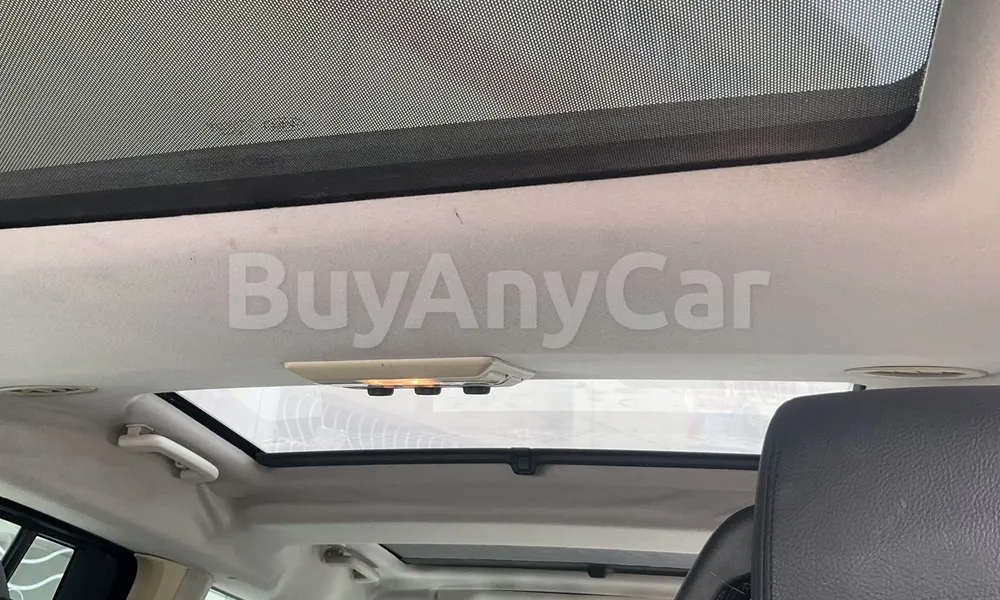 Vehicle photo 9