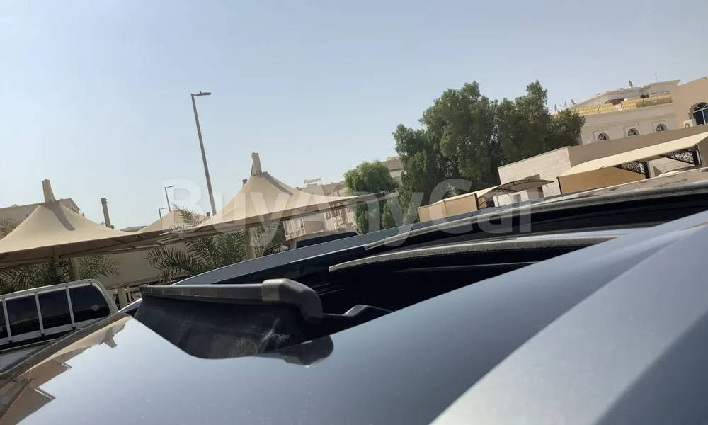 Vehicle photo 5