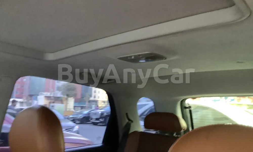 Vehicle photo 9