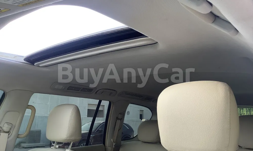 Vehicle photo 8