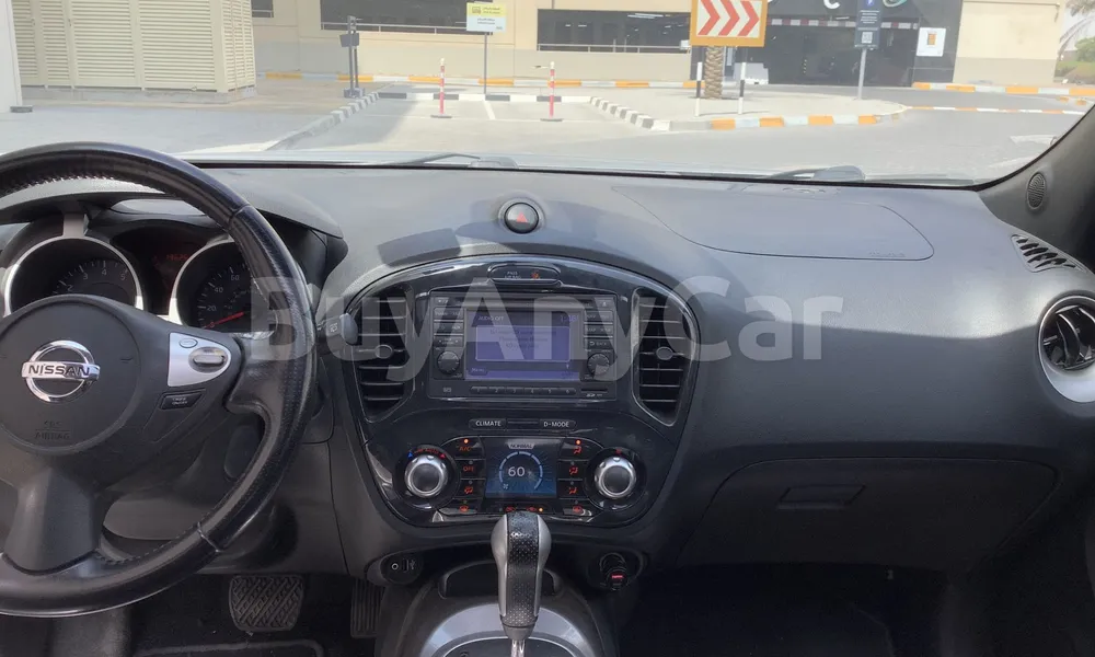 Vehicle photo 10