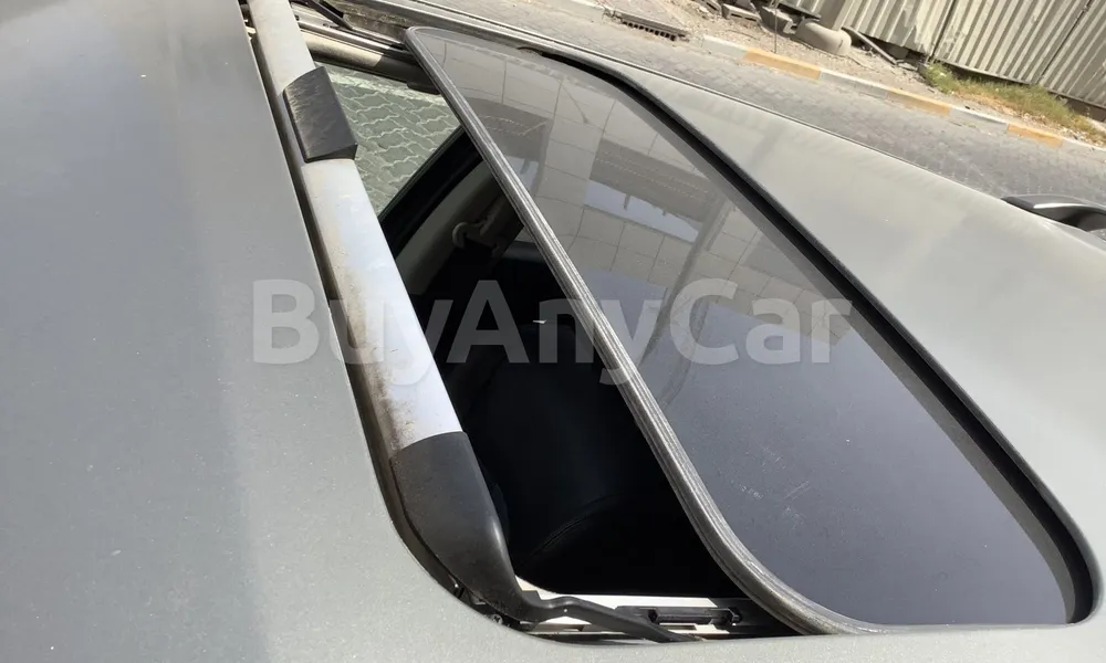Vehicle photo 6