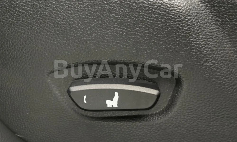 Vehicle photo 14