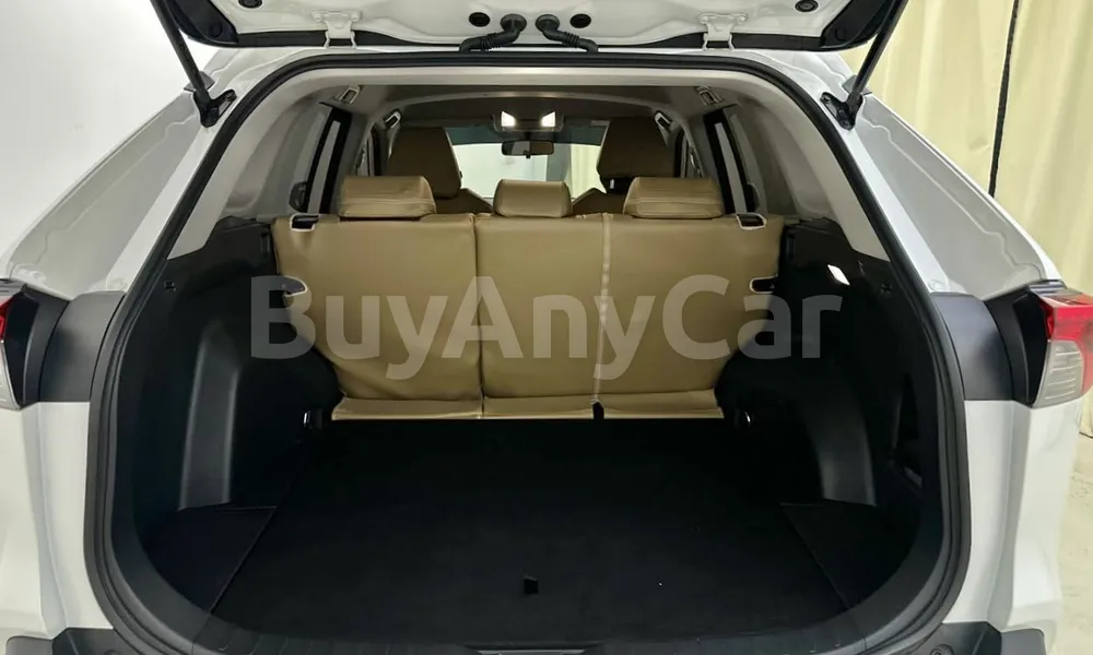 Vehicle photo 11
