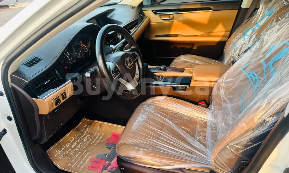 Vehicle photo 5
