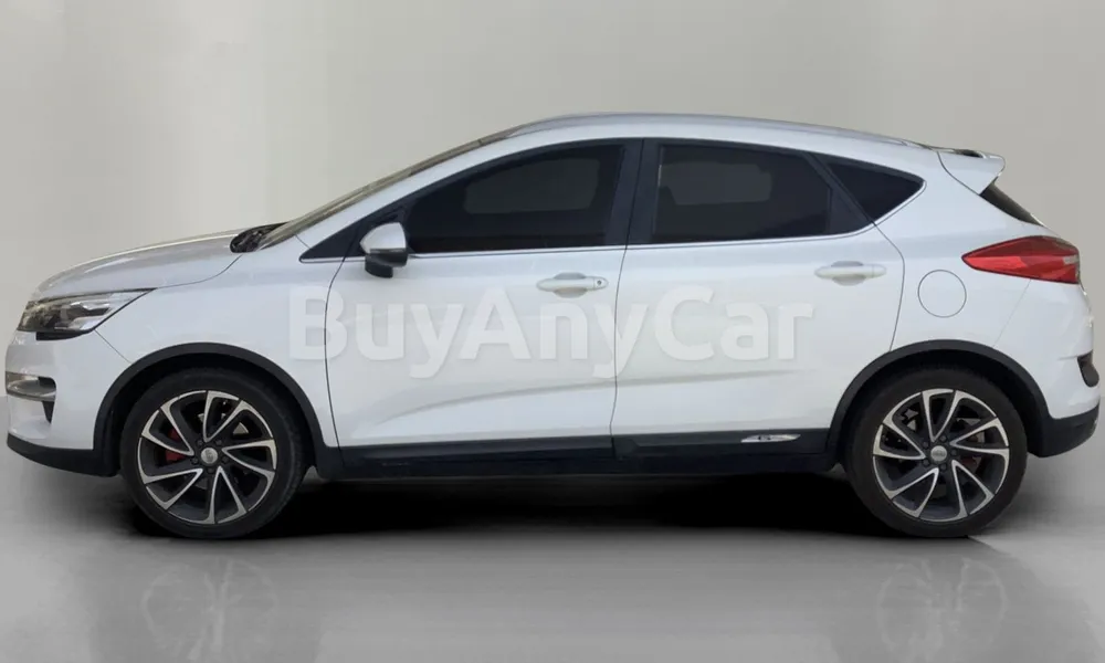 Vehicle photo 4