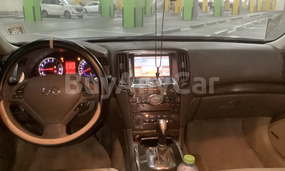Vehicle photo 8